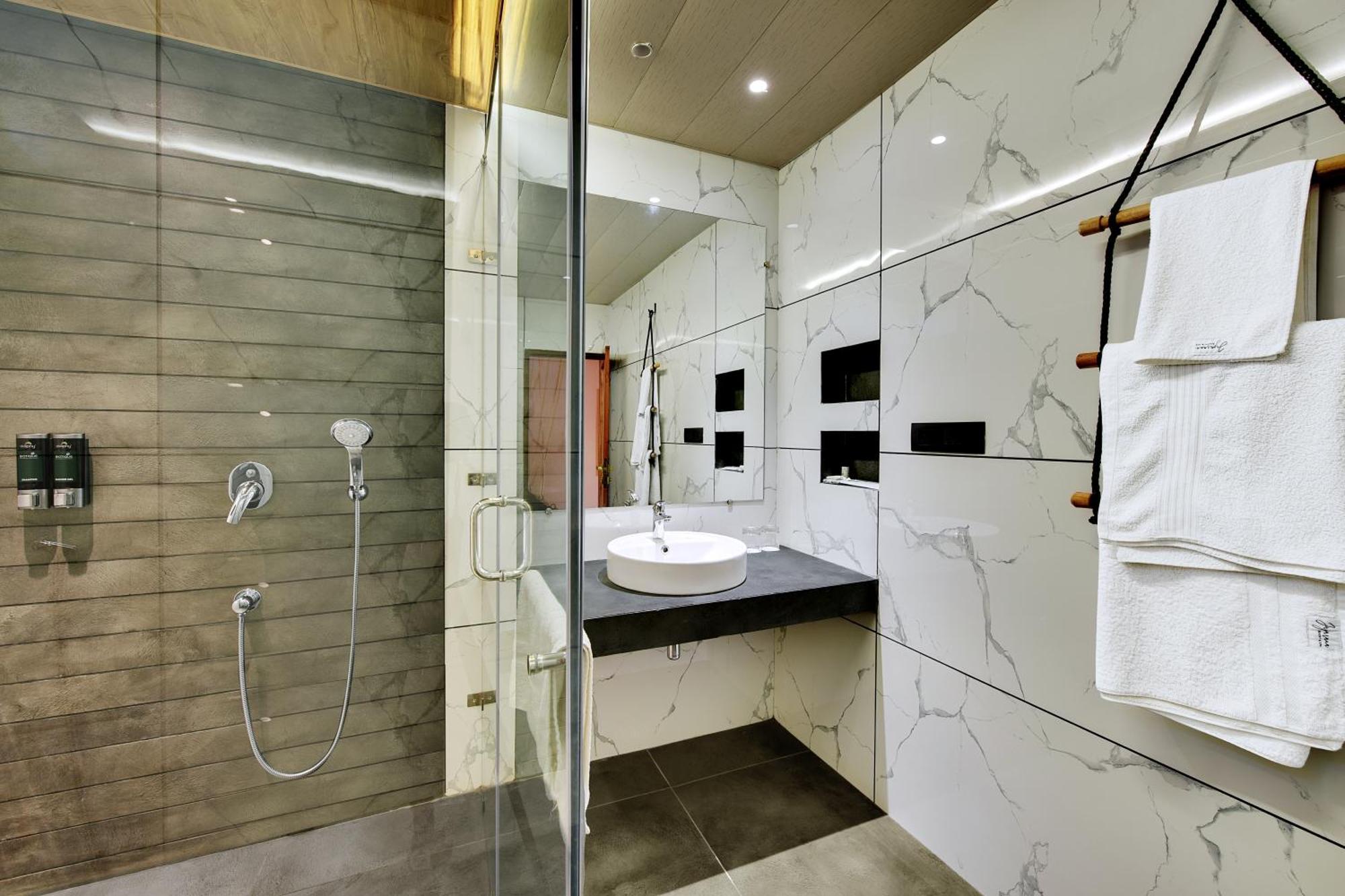 Tiaraa Jujurana Resort & Spa Dharamshala Dış mekan fotoğraf